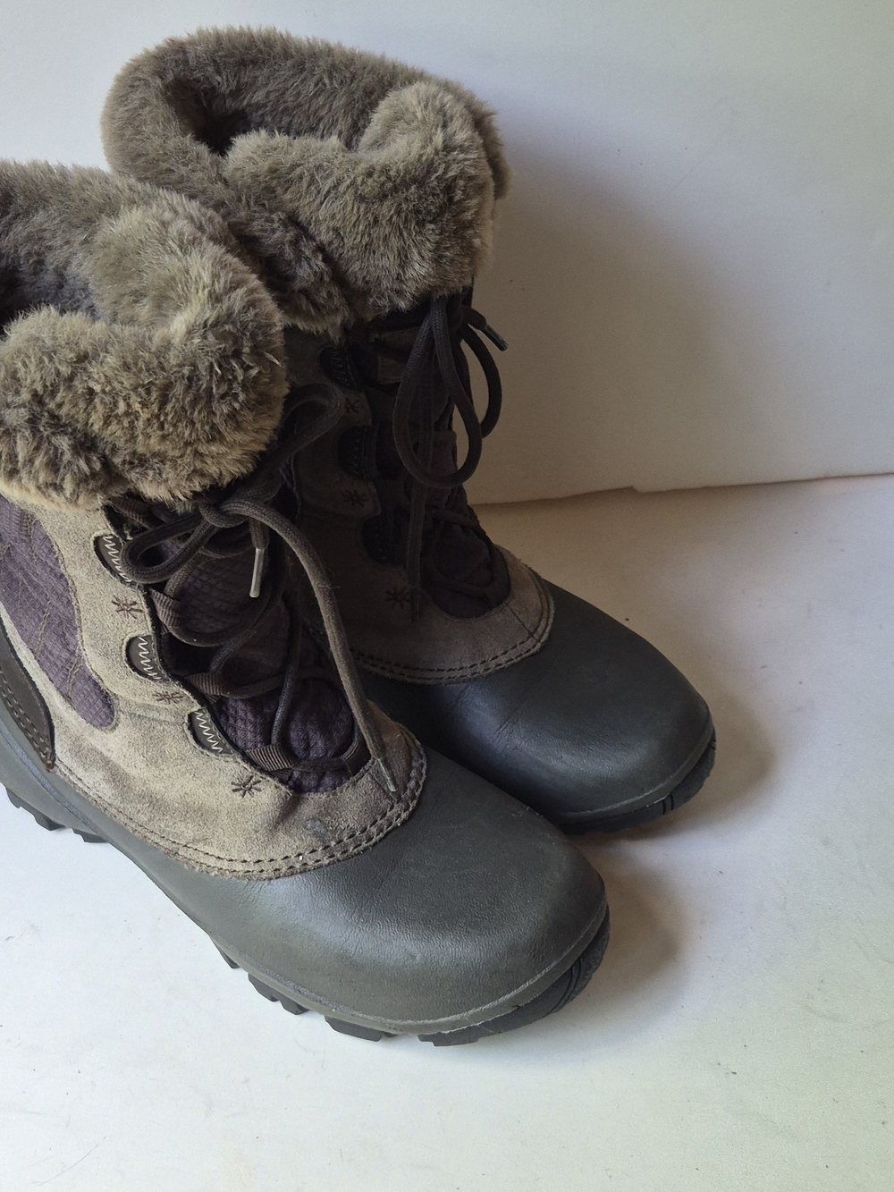 Columbia Women's Fur-Trim Winter Lace-Up Boots - Gray/Taupe - 8.5